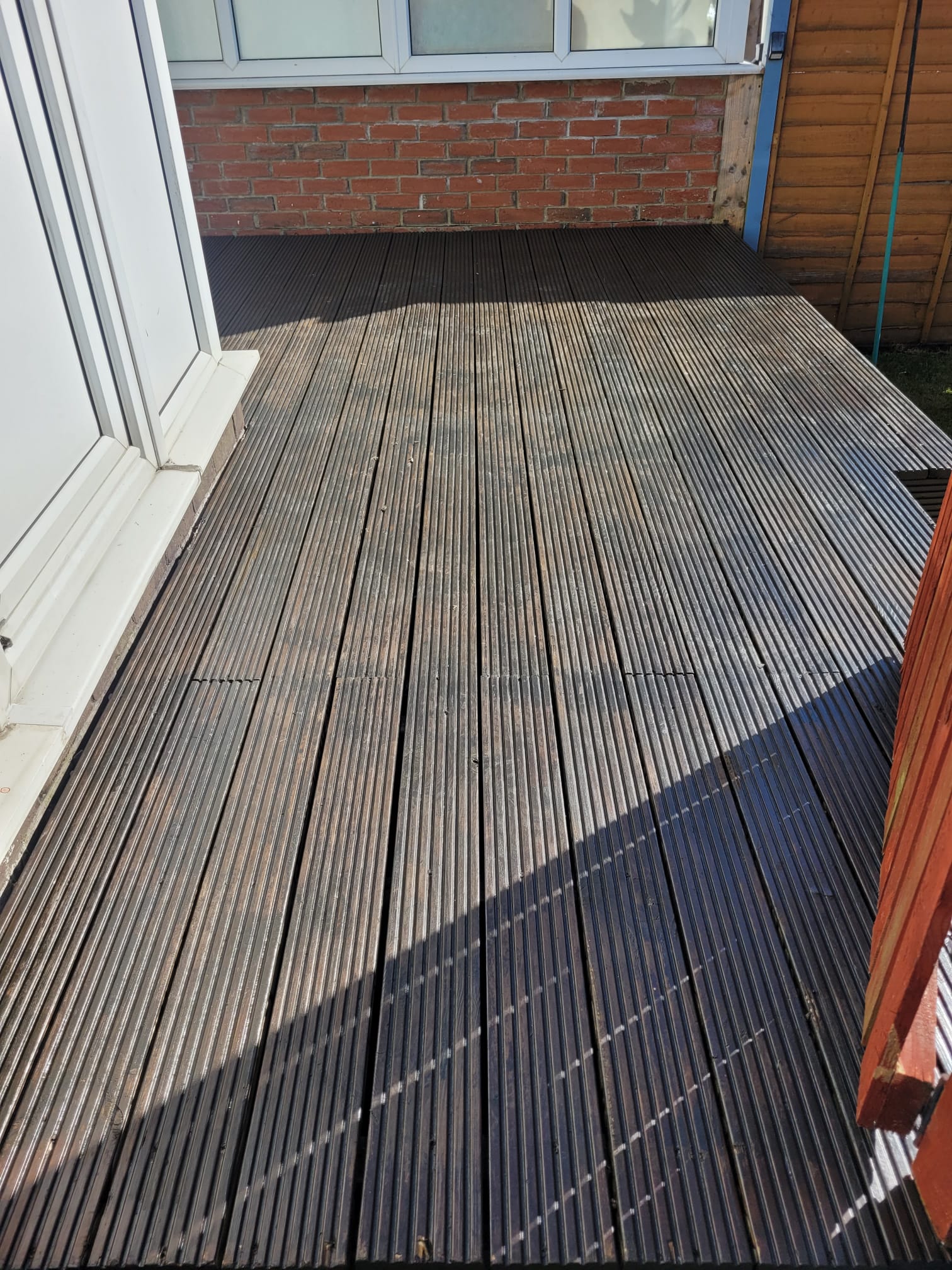 Commercial grade fencing pressure washing and treatment